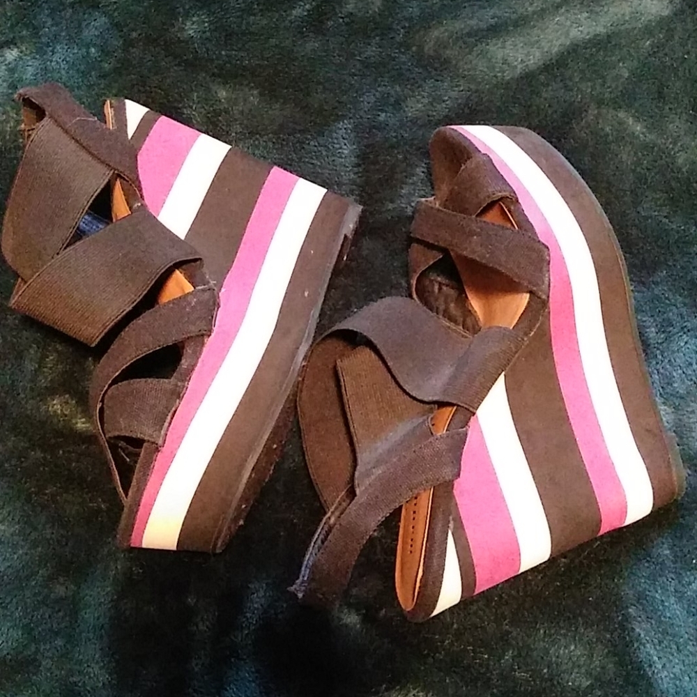 Shoes - Picture 2 of 4